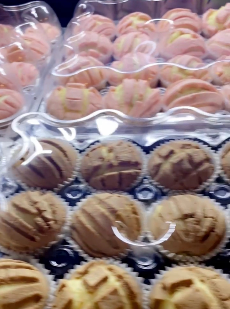 Concha Cupcakes ( Mexican Sweet Bread) 