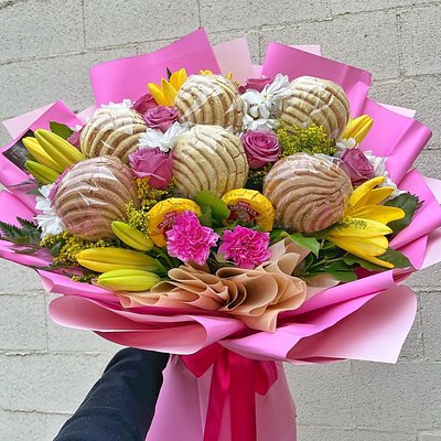 Conchas And Flower Bouquet 