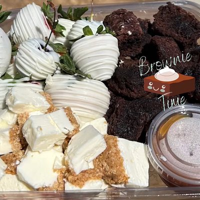 Brownie Cheesecake & Fruit Tray
