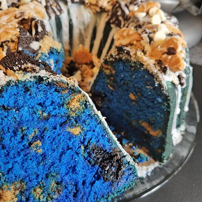 Cookie Monster Poundcake (Half Cake)