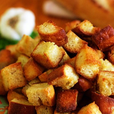 🧄🌿 Sourdough Garlic Herb Croutons 