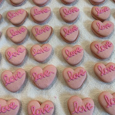 Heart Macarons (4 Pc)