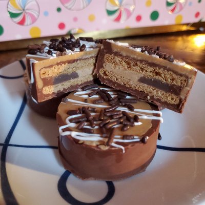 Chocolate Covered Peanut Butter Fudge Oreos