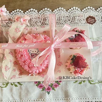 Hello Kitty Bento cake+cupcakes Set 