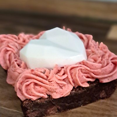 Strawberry Frosted Fudgy Brownie 