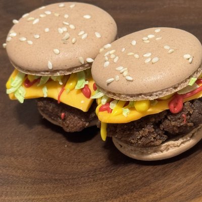 Cheeseburger Macarons