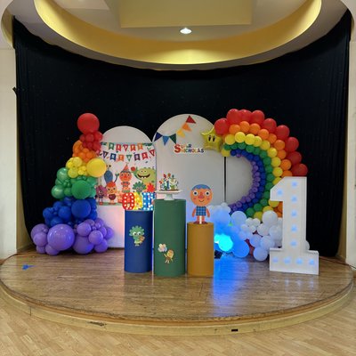 Balloon Backdrop +8”Simple Cake Design Package