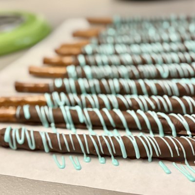 100 Pretzel Rods