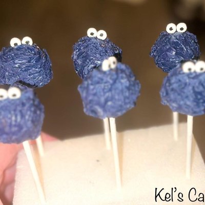 12 Cake Pops