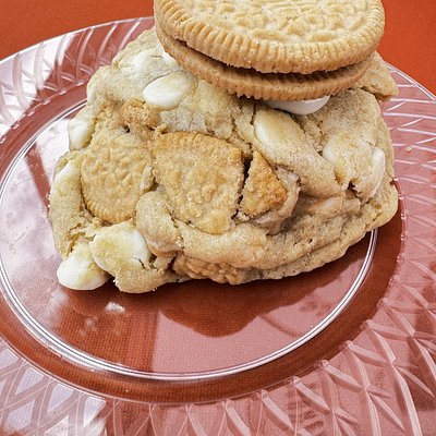 Blondie Cookie (White Chocolate & Vanilla Oreos)