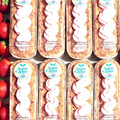 🍓 Strawberry Vanilla Crunch Tea Cake