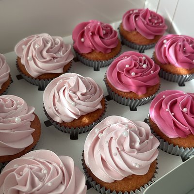 Dozen Basic Cupcakes