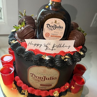 8in Cake W/ Liquor ,  8 Jell-O shots & 6 Strawberries 