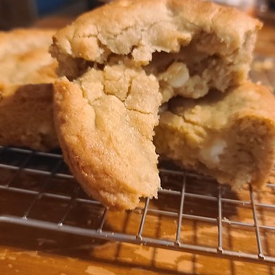 Banana Pudding Jumbo Stuffed Cookie