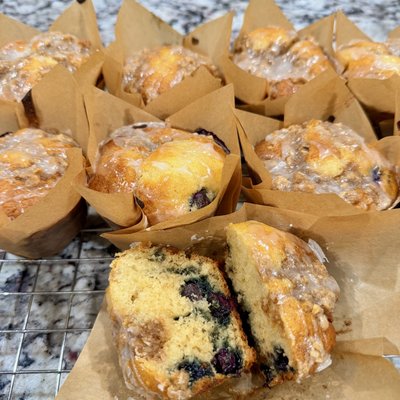 BLUEBERRY STREUSEL MUFFINS WITH VANILLA GLAZE