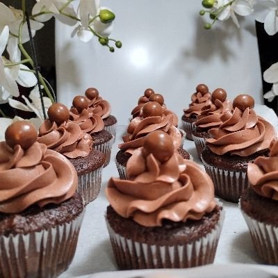 6 Caramel Chocolate Filled Cupcakes 