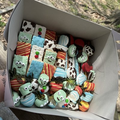 Party Box Medium  5 dozen 