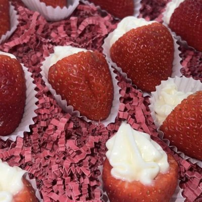 Cheesecake Stuffed Berries