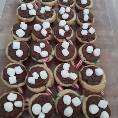 Mini Hot Cocoa Cookie Cups 