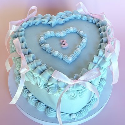 6” Standard 2 Layer Vintage Heart Cake Feeds 6-8