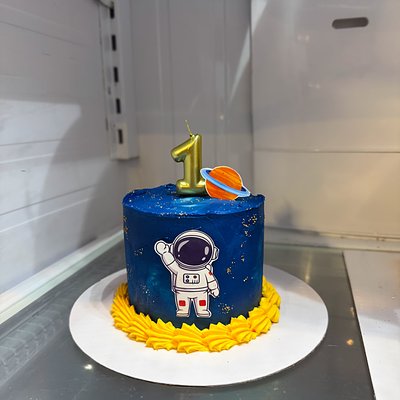 4” Custom Round cake 