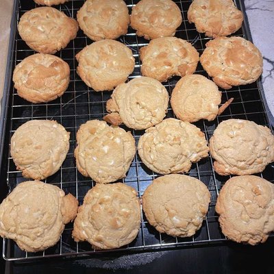 Large White Chocolate Macadamia Nut Cookies (6 & 12 Count)