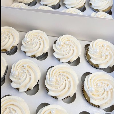 1 Dozen (Plain Buttercream No Theme) Cupcakes