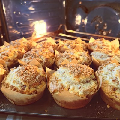 Apple Cinnamon Crumble Muffins 