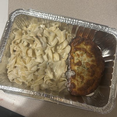 Chicken Alfredo w/ Garlic Bread 