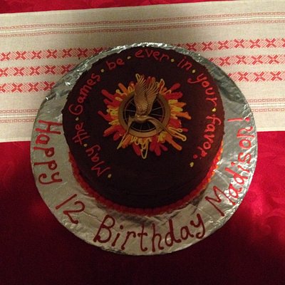 Round Cake With Accessories 