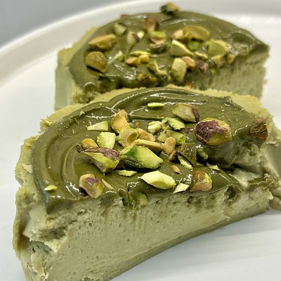 Mini Pistachio Cream Basque Cheesecake 