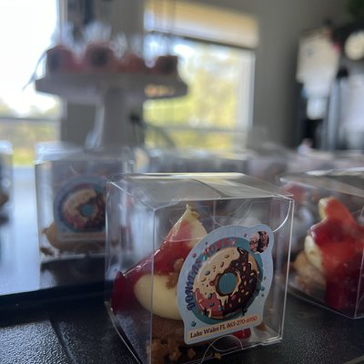 Mini Box Donitas Strawberry Cheesecake Favors
