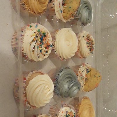 1 Dozen Vanilla Cupcakes