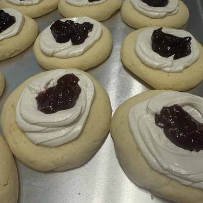 Six Blueberry Lemonade Cookies 