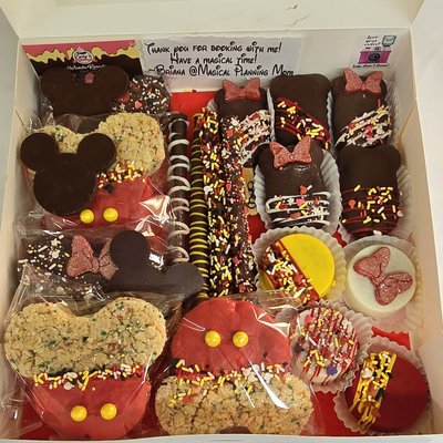 Large Assorted Dessert Box (18 ct)
