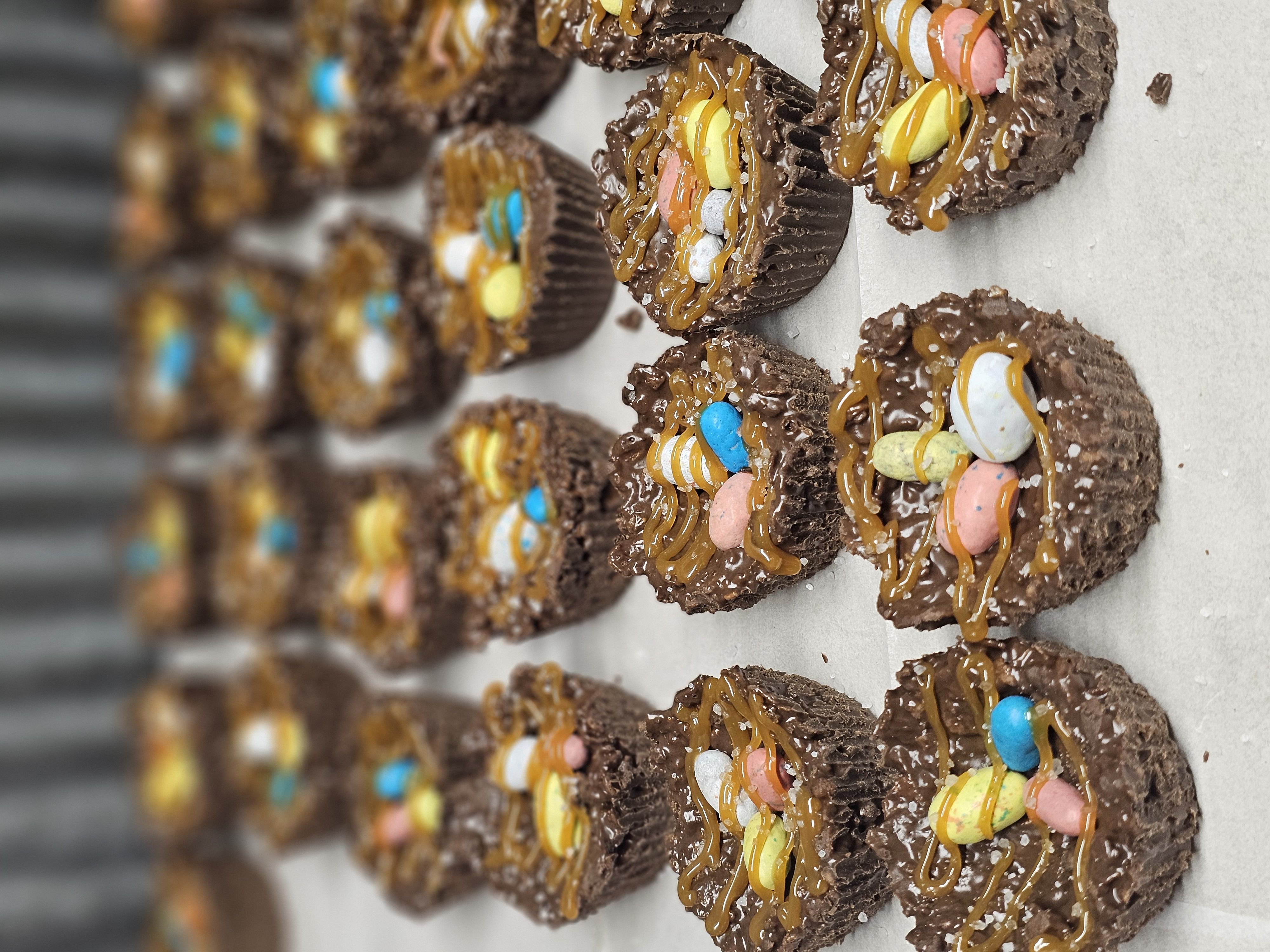 Chocolate peanut butter salted caramel bird's nest cookie 