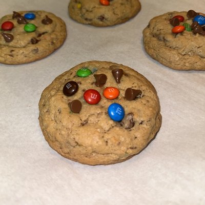 Peanut Butter Monster Cookies - KEVINS DOZEN 