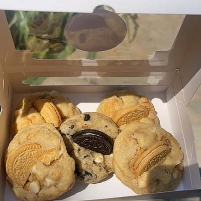 Golden Oreo Cookie 