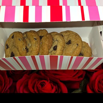 Assorted 6 Gourmet Cookies