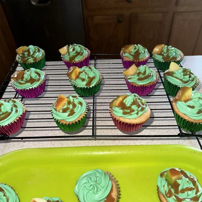 Caramel Apple 🍏 Cupcakes