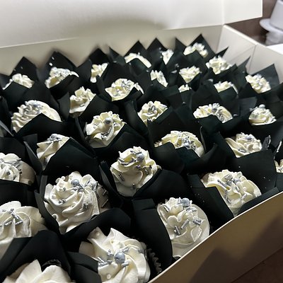 Simple Cupcakes (12 servings)