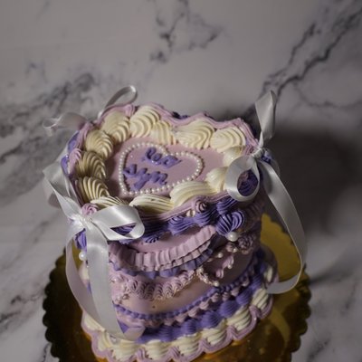 Custom Vintage Heart Cake 