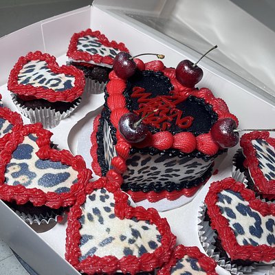 Bento Box With 8 Cupcakes 