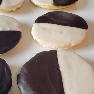 Black and White Cookies 
