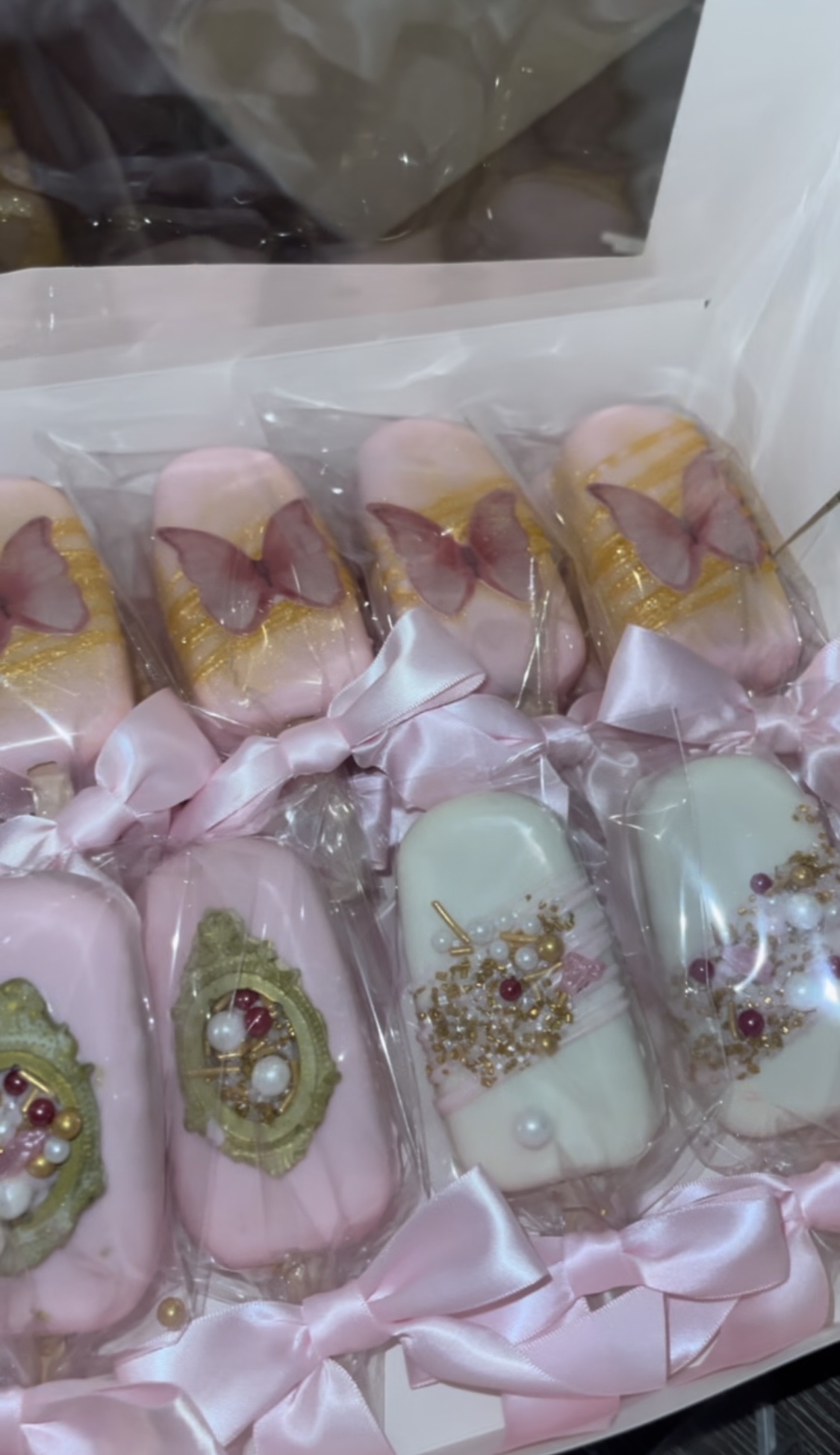 A Dozen Cakesicles