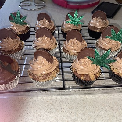 Reese’s Peanut Butter Cupcakes 