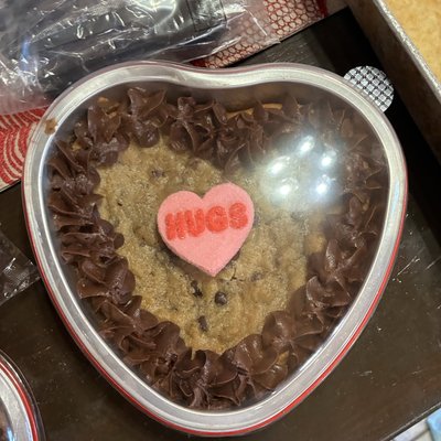 Valentinr heart cookie cake