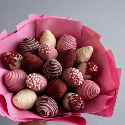 Strawberry Rose Bouquet (No Flowers)