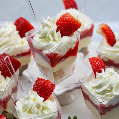 4 Dozen - Strawberry Cheesecake Shooters