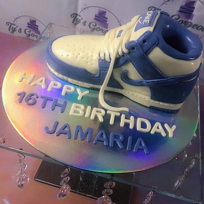 SCULPTED CAKE